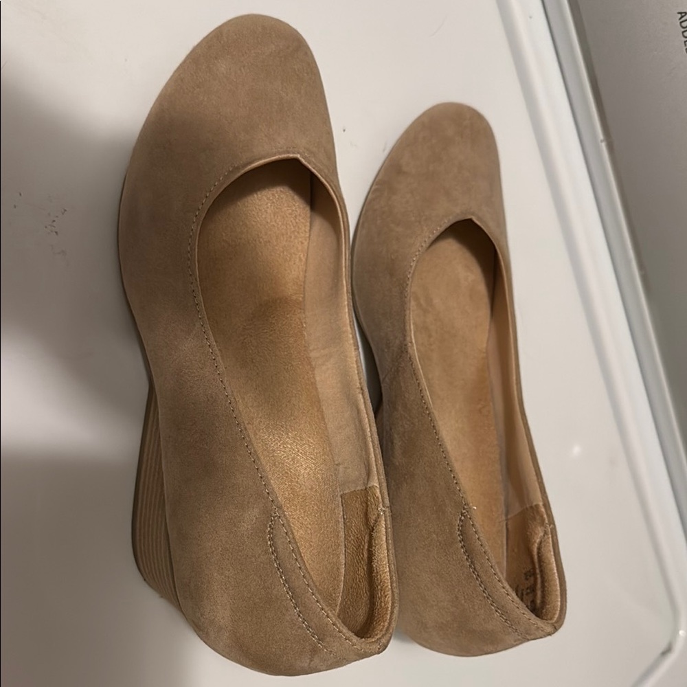 Dr. Scholl's Tan Suede wedges